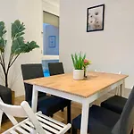 Modern With Balcony Near Scs * نيودورف
