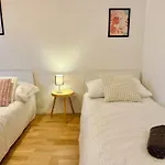 Modern With Balcony Near Scs نيودورف