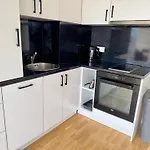 Modern With Balcony Near Scs شقة نيودورف