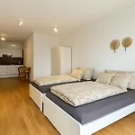 Modern With Balcony Near Scs نيودورف