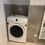 Modern With Balcony Near Scs شقة نيودورف