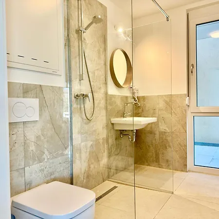 דירה Modern With Balcony Near Scs וינר ניודורף