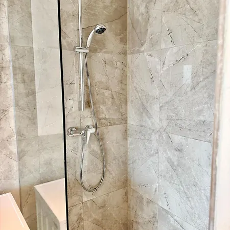 Modern With Balcony Near Scs Apartman *