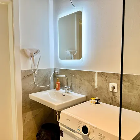 Apartman Modern With Balcony Near Scs *