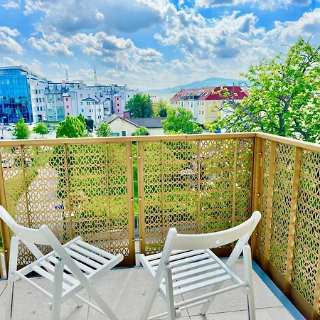 Modern With Balcony Near Scs Apartman *