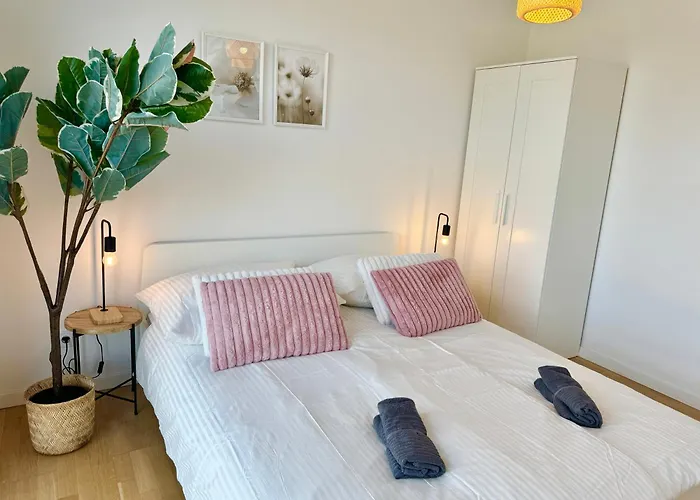 Modern With Balcony Near Scs Apartman