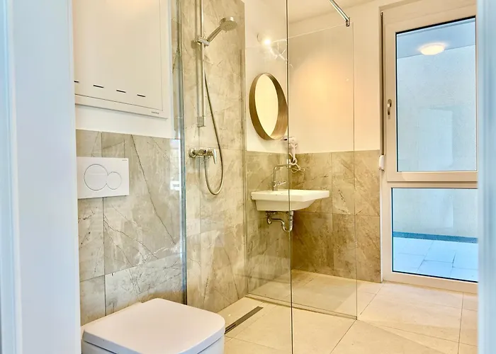 דירה Modern With Balcony Near Scs וינר ניודורף