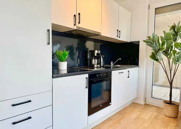 Modern With Balcony Near Scs דירה *