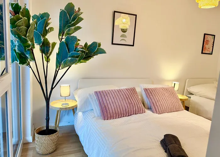 Modern With Balcony Near Scs Apartman