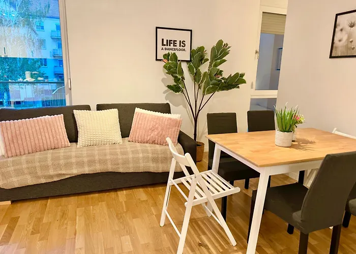 Modern With Balcony Near Scs * וינר ניודורף