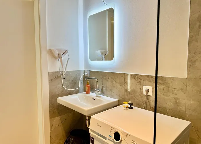 דירה Modern With Balcony Near Scs *