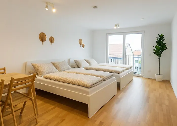 Modern With Balcony Near Scs דירה וינר ניודורף