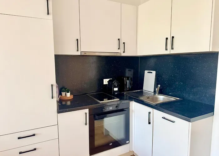 Modern With Balcony Near Scs * וינר ניודורף