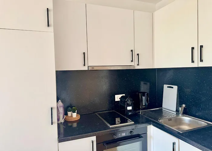 Modern With Balcony Near Scs דירה *