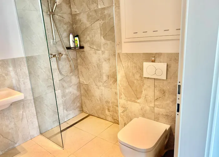 Apartman Modern With Balcony Near Scs *