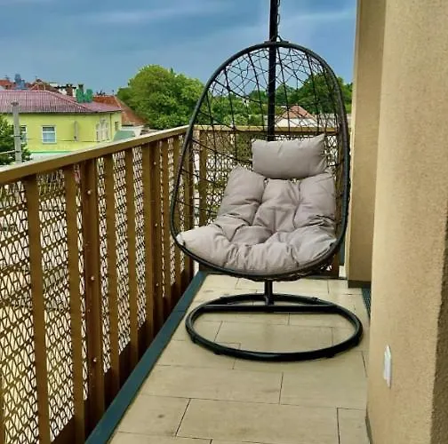 Modern With Balcony Near Scs * וינר ניודורף